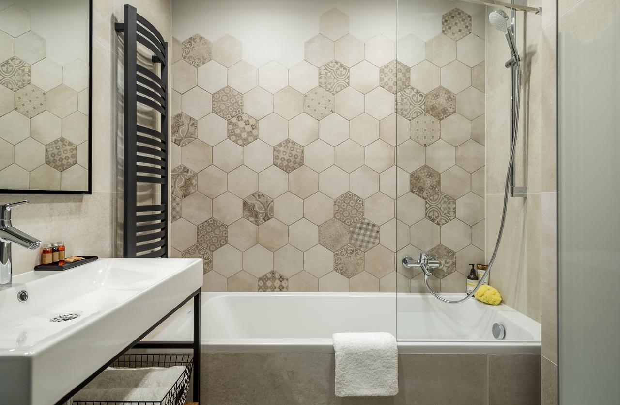 Biala Owca Bed & Breakfast Zakopane Luaran gambar Bathroom with shower and bath