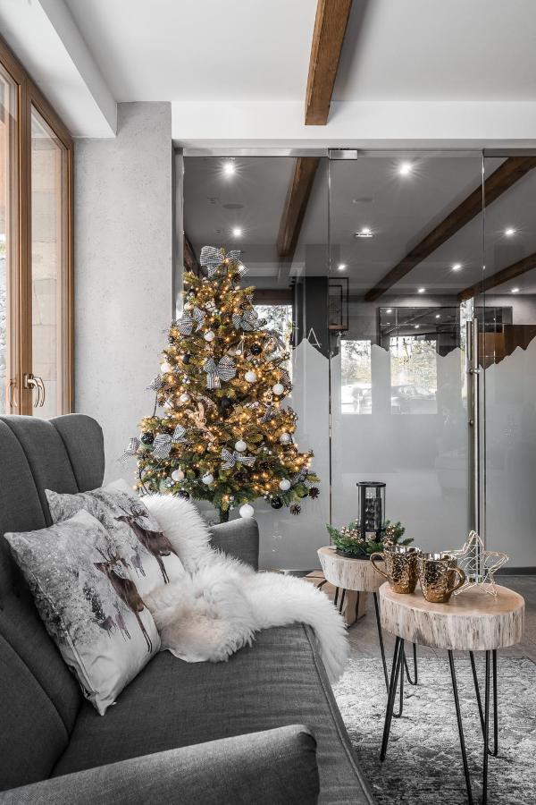 Biala Owca Bed & Breakfast Zakopane Luaran gambar A Christmas tree in a living room